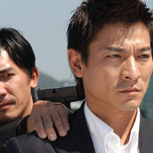 "Infernal Affairs" ist ein packender Hongkong-Thriller, der einen gefährlichen Katz-und-Maus-Spiel zwischen korrupten Polizisten einfängt.
