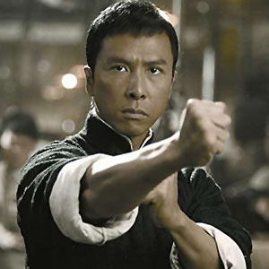 "Ip Man" mit Donnie Yen ist ein beeindruckender Hongkong-Film, der die Geschichte des legendären Kampfkünstlers einfühlsam erzählt und mit eindrucksvollen Kampfszenen fesselt.