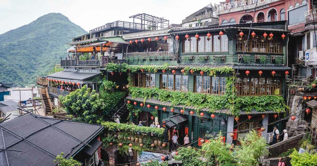 Jiufen ist ein sehr verspielter und fantasievoller Ort. Du wirst dir vorkommen wie in einem Film.