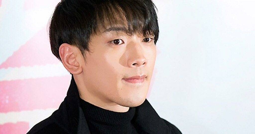 Der K-Pop Star "Rain" ist in anderen Ländern auch unter seinem bürgerlichen Namen Jung Ji-hoon bekannt. Außerdem wird er oft als "Bi" angesprochen, was eine Kurzform seines koreanischen Künstlernamens ist.