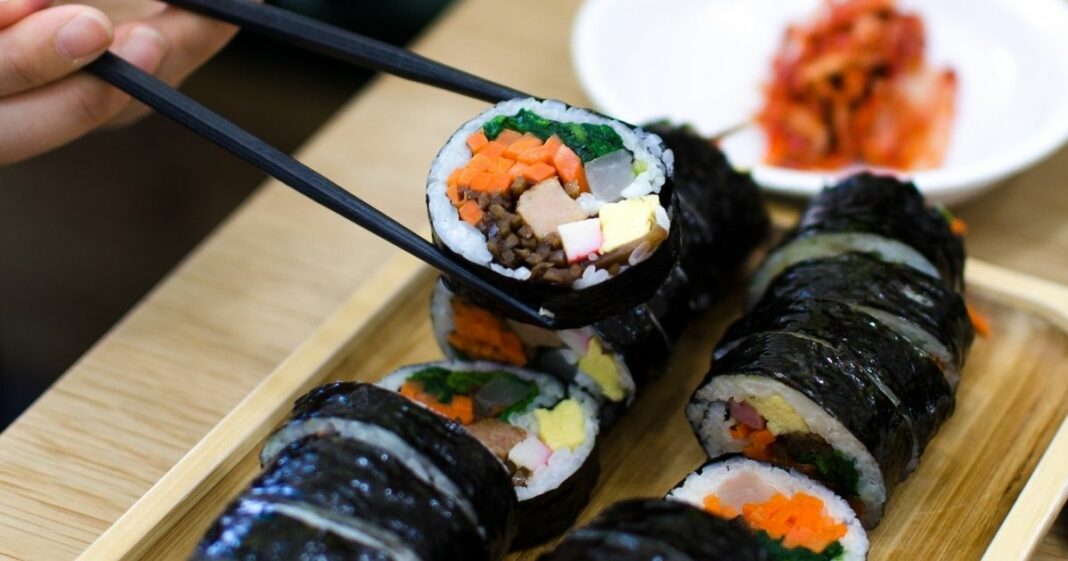 Kimbap - Auch Sushi aus Korea genannt. Was hat die koreanische Variante mit der aus Japan gemein und was sind die Unterschiede?