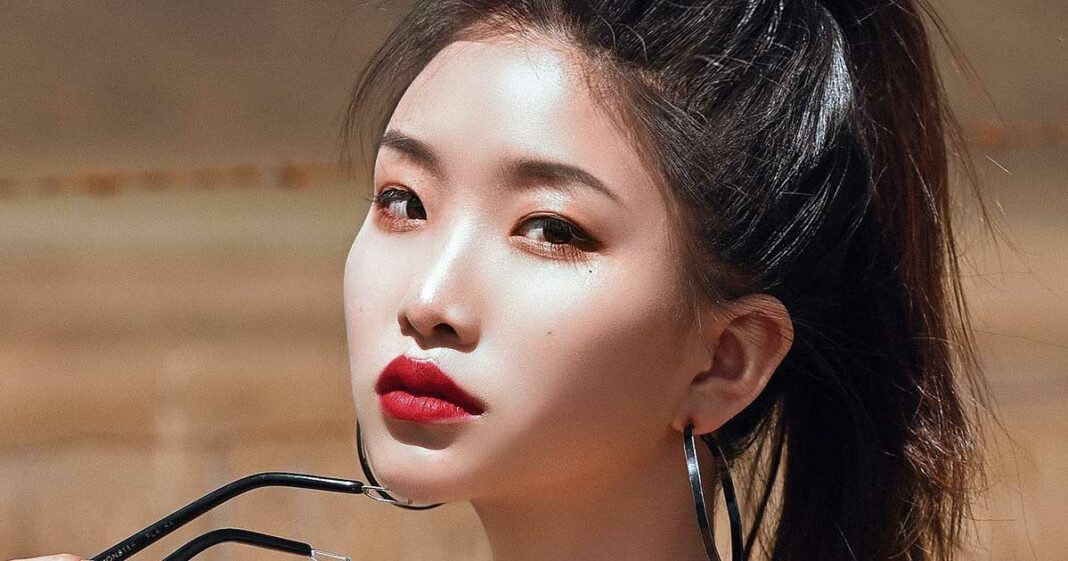 Koreas bekanntestes Schönheitsideal ist die V-Line. Sie ist das Symbol für Attraktivität und Erfolg. Jeder Koreaner strebt nach ihr.