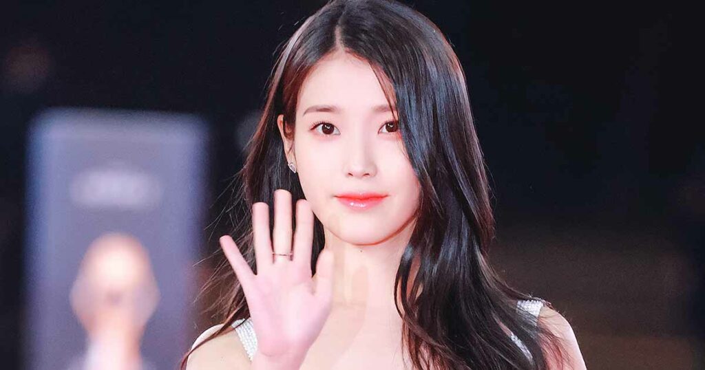 IU, eine der erfolgreichsten Solo-Künstlerinnen Koreas, vereint außergewöhnliches Talent und Vielseitigkeit in ihrer Musik.