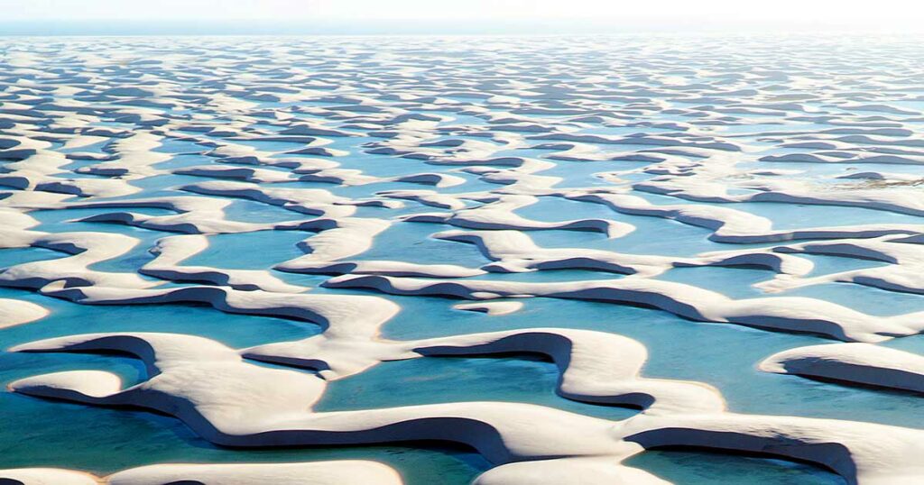 Die Sanddünen von Lençóis Maranhenses sind riesig! Lass dich von dem Foto nicht täuschen. Jede einzeln Lagune ist in Realität bis zu drei Meter tief und du wärst du ein kleiner Punkt im Wasser.