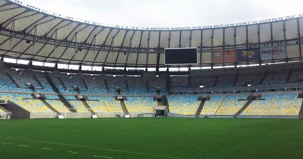 Das Maracanã Stadion ist das größte Fußballstadion Brasiliens. Du kannst hier an einer Stadionführung teilnehmen.