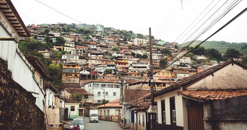 Ouro Preto gilt als ein Zentrum für Kunst und Kultur. Es gibt dort viele Kolonialgebäude zu entdecken.