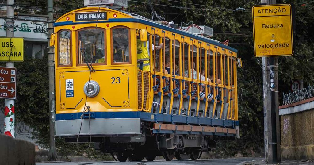 Mit der berühmten Straßenbahn von Santa Teresa kannst du das Viertel erkunden. Eine Fahrt mit ihr ist schon ein kleines Erlebnis.