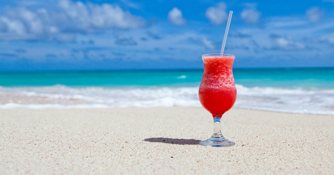 Caipirinha ist nicht der einzige Cocktail aus Brasilien. Es gibt noch viele mehr, die super lecker sind! Das sind die 10 leckersten Cocktail-Rezepte.