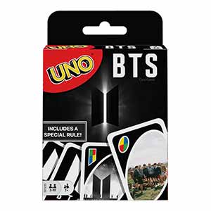 Das bekannte UNO-Kartenspiel gibt es auch als K-Pop-Edition mit der Band BTS.
